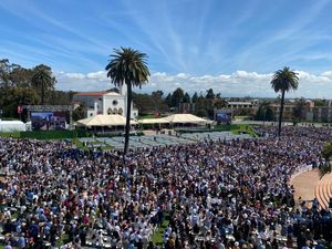 Image post by @loyolamarymount on Instagram
