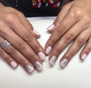 Image post by @nestanails on Instagram