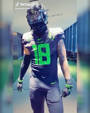 Image post by @coolestcollegefootballuniforms on Instagram
