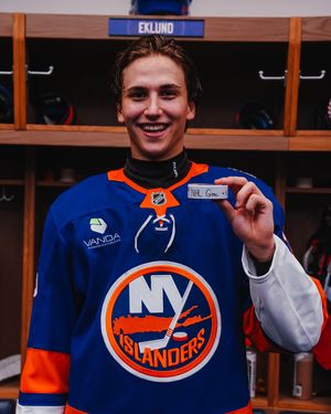 Image post by @nyislanders on Instagram
