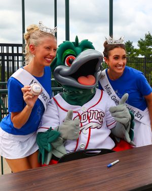 Image post by @greatlakesloons on Instagram
