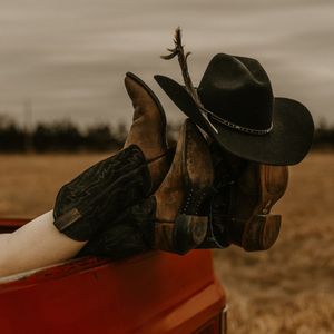 Image post by @cowgirlmagazine on Instagram
