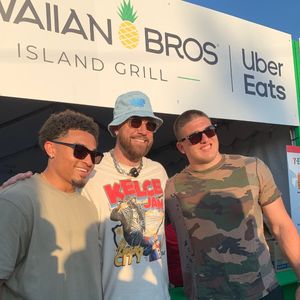 Image post by @hawaiianbros on Instagram