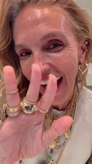 Video post by @shop.with.caroline on TikTok