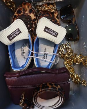 Image post by @shop.with.caroline on Instagram