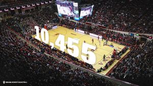 Image post by @IndianaWBB on Twitter