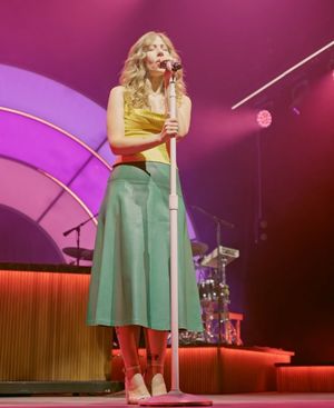 Image post by @lakestreetdive on Instagram