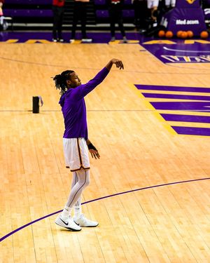 Image post by @uni_basketball on Instagram