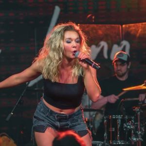 Image post by @the.whiskeyrose on Instagram