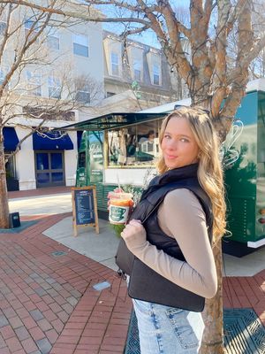 Image post by @charlottezta on Instagram