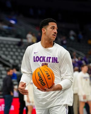 Image post by @uni_basketball on Instagram