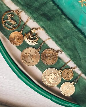 Image post by @maejeanvintage on Instagram