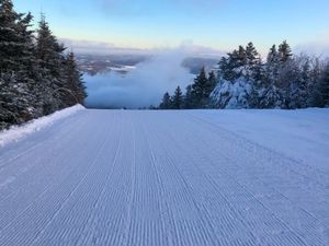 Image post by @mountsunapeeresort on Facebook