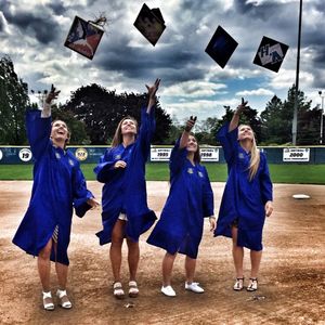 Image post by @HofstraSoftball on Twitter