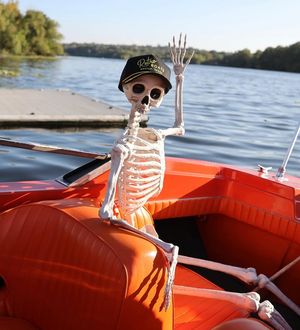 Image post by @retroboatrentalsatx on Facebook