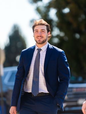 Image post by @hofstramlax on Instagram