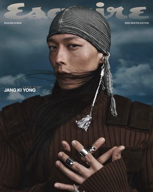 Image post by @esquire.korea on Instagram