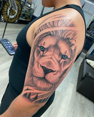 Image post by @mikebrowntattoos on Instagram