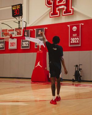 Image post by @bradymoneysniper on Instagram