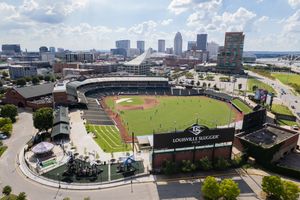 Image post by @LouisvilleBats on Twitter/X