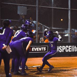 Image post by @uwsoftball on Instagram