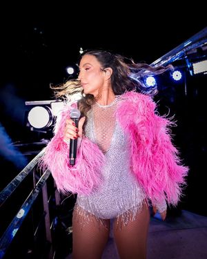 Video post by @ivetesangalo on TikTok