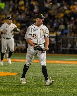 Image post by @petunia.photo on Instagram