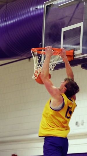 Video post by @uni_basketball on Instagram