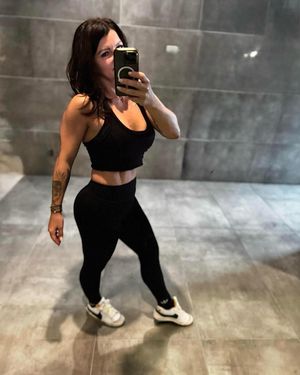 Image post by @shi_strong on Instagram