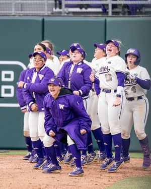 Image post by @uwsoftball on Instagram