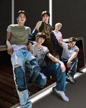 Image post by @ellemenhk on Instagram