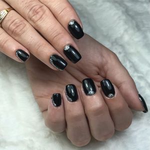Image post by @nestanails on Instagram