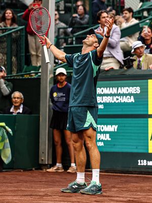 Image post by @mensclaycourt on Instagram