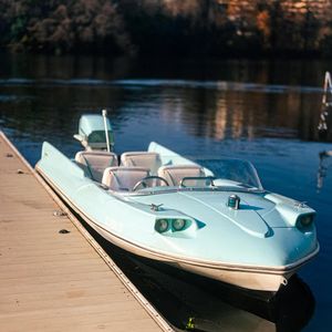 Image post by @retroboatrentalsatx on Facebook