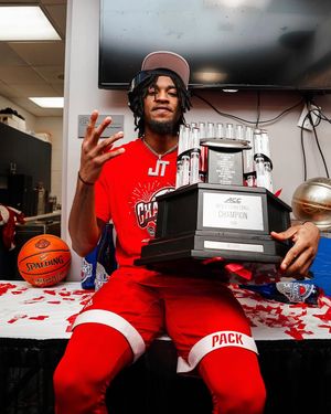 Image post by @packmensbball on Instagram