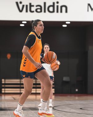Image post by @valenciabasket on Instagram