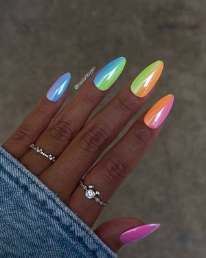Image post by @nailartbyjen on Instagram