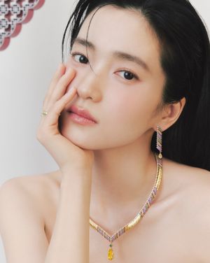Image post by @harpersbazaarkorea on Instagram