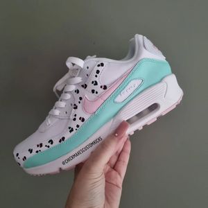 Image post by @chickmakescustomkicks on Instagram