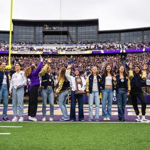 Image post by @uwtrack on Instagram