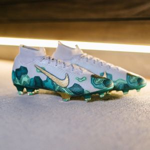 Image post by @soccerdotcom on Instagram