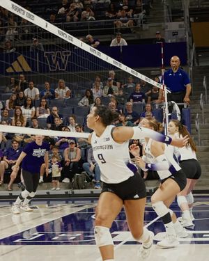 Image post by @uwvolleyball on Instagram
