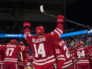 Video post by @wisconsinmenshockey on Facebook