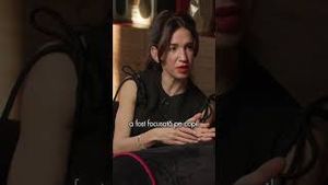 Video post by @lauracomanl on YouTube