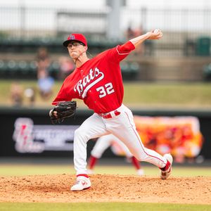 Image post by @LouisvilleBats on Twitter