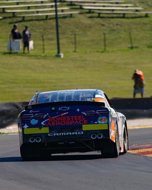 Image post by @bradperezracing on Twitter