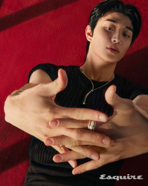Image post by @esquire.korea on Instagram