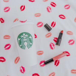 Image post by @shopfillyflair on Instagram