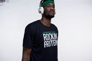 Image post by @DeandreAyton on Twitter