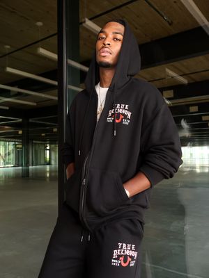 Image post by @deanthonyofficial on Instagram